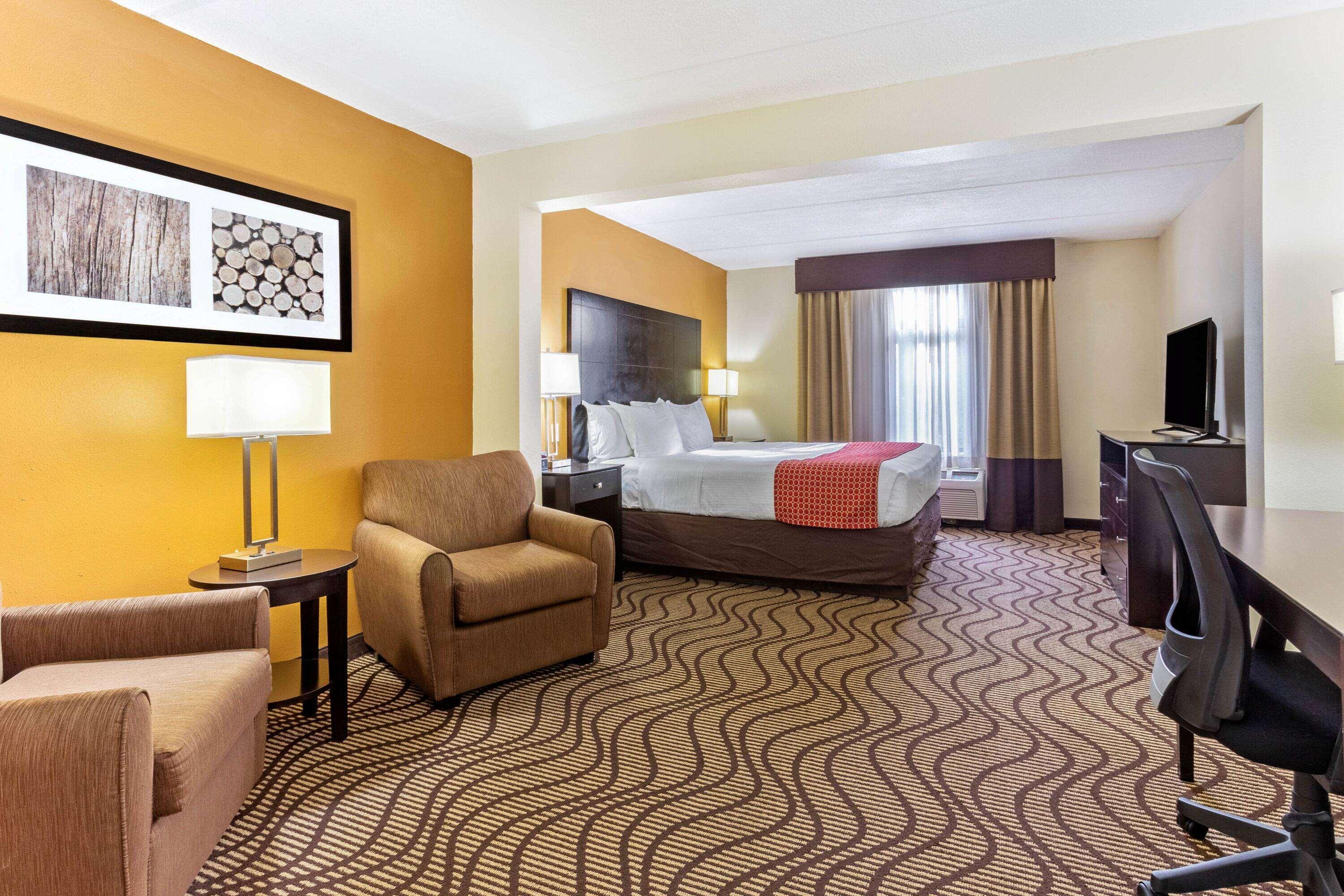ROOM, KING BED