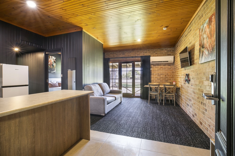 Macquarie Inn 12/66