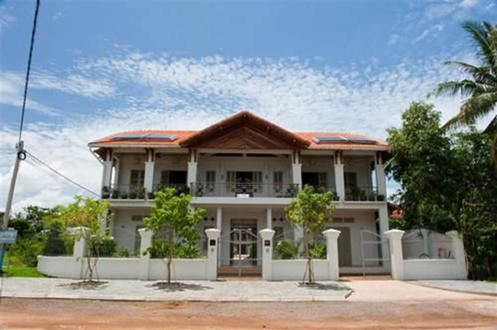 Bambu Hotel 6/53