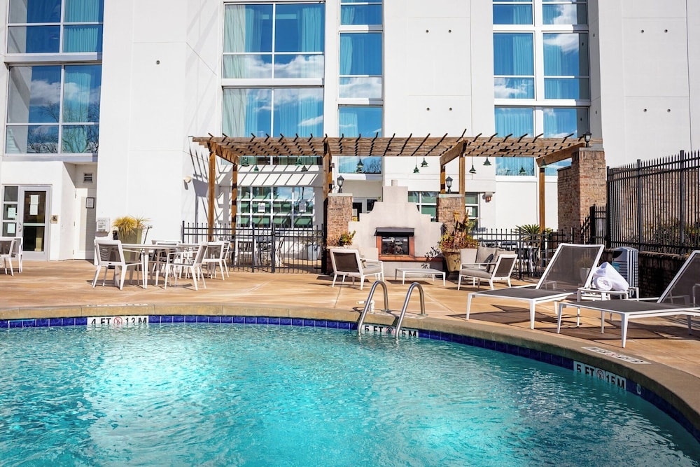 CROWNE PLAZA CHARLESTON AIRPORT CONV CTR 74/76