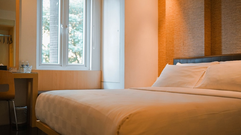 M Hotel Jakarta 35/67