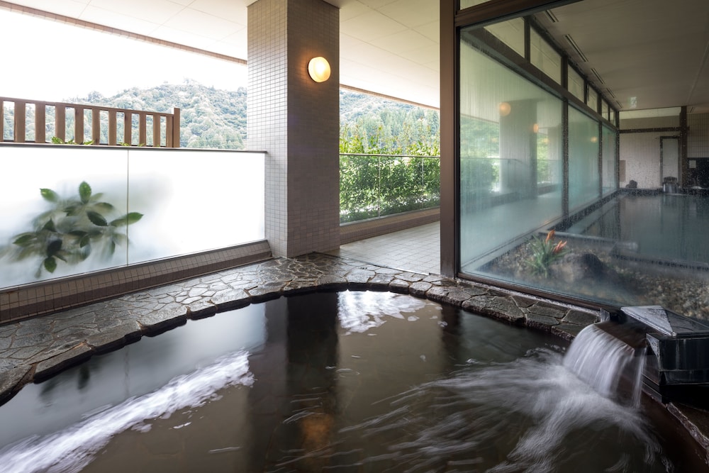 Naspa New Otani Hotel 32/75