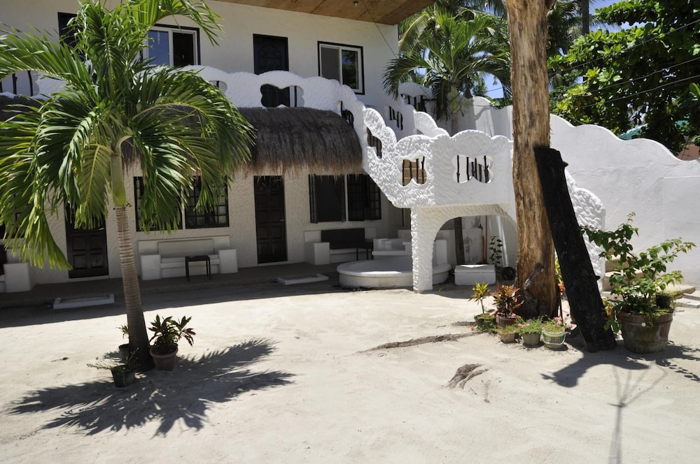 Little Mermaid Dive Resort 47/54