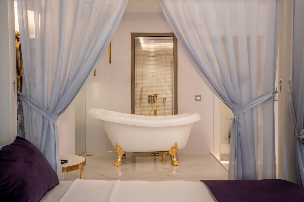Muhtar Hotel 38/49