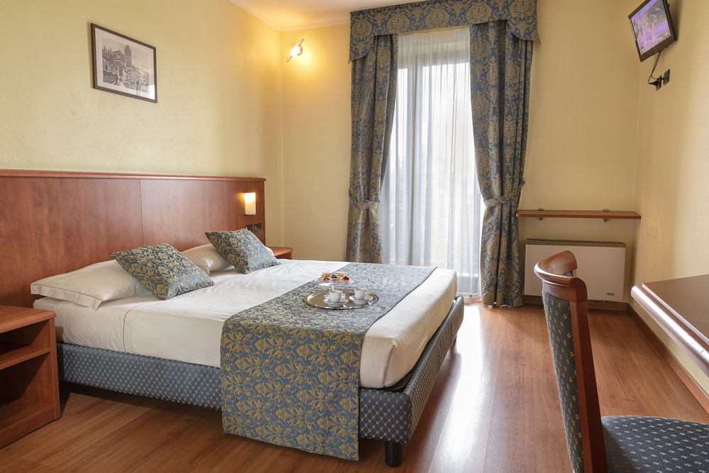 ROOM, SINGLE, DOUBLE BED, BALCONY, COURTYARD AREA