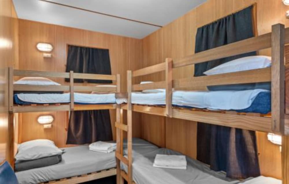 Cabin, 1 Double and 2 Bunk Beds