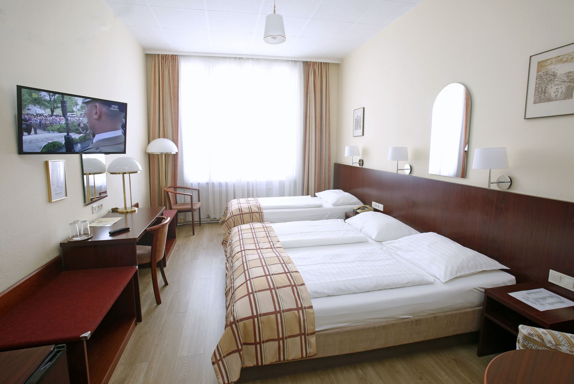 غرفة ثلاثية بسرير مزدوج وسرير فردي، Hotel Continental 2/7