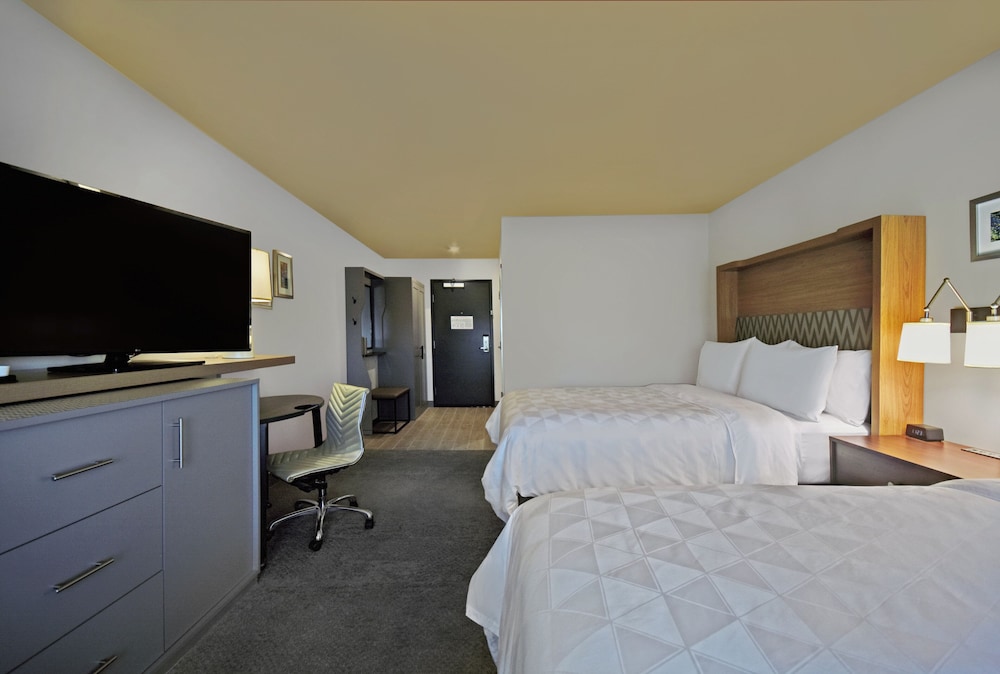 Holiday Inn Grand Rapids North 11/71