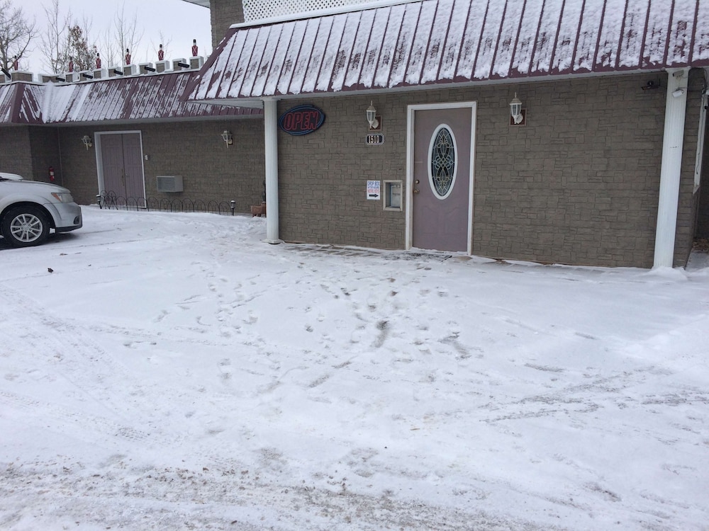 T-59 Motel Thief River Falls 27/34