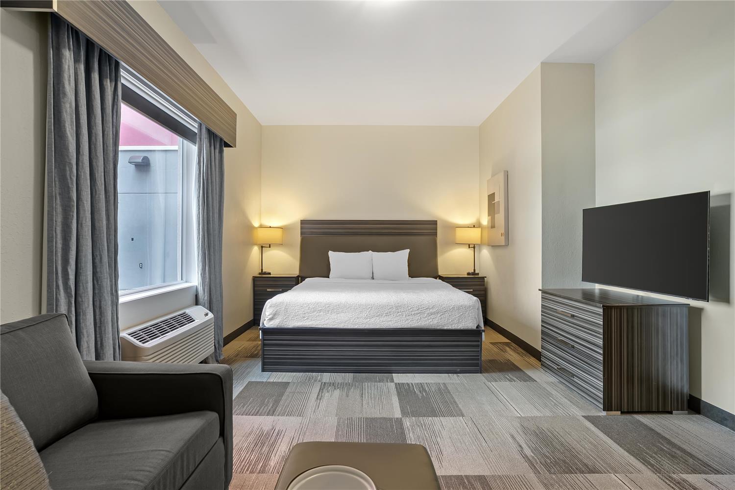 Best Western Plus Airport Inn and Suites 11/46