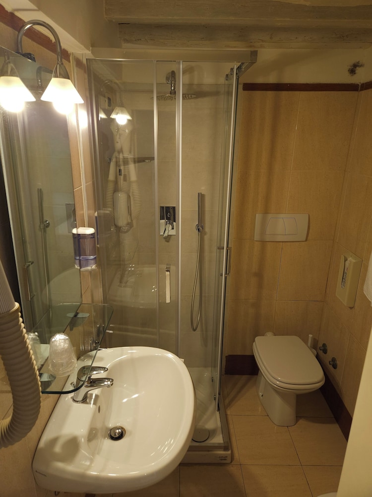 Hotel Adriatico 51/54