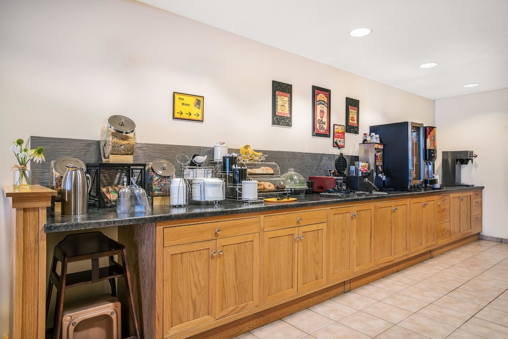 Microtel Inn & Suites Tomah 26/33