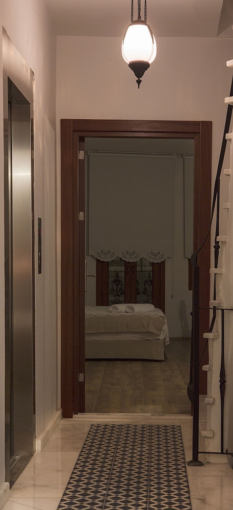 Oriella Hotel 35/40