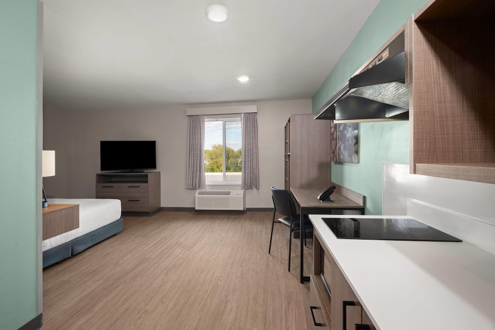 ECHO Suites Extended Stay by Wyndham Johnson City Medical CR 35/69