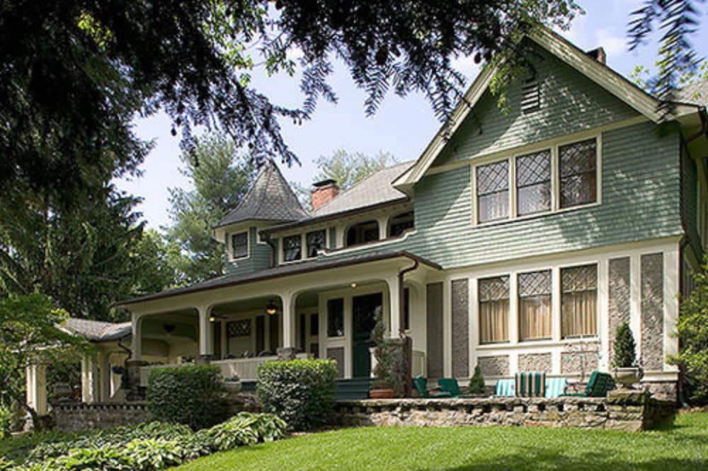 The Black Walnut B & B Inn 70/73