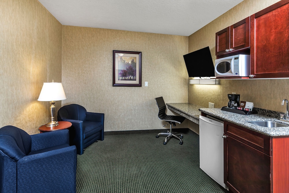Redwood Inn Suites Grande Prairie 52/61
