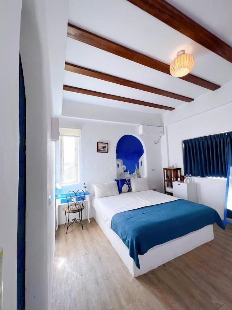 Greek frontier villa 12/49