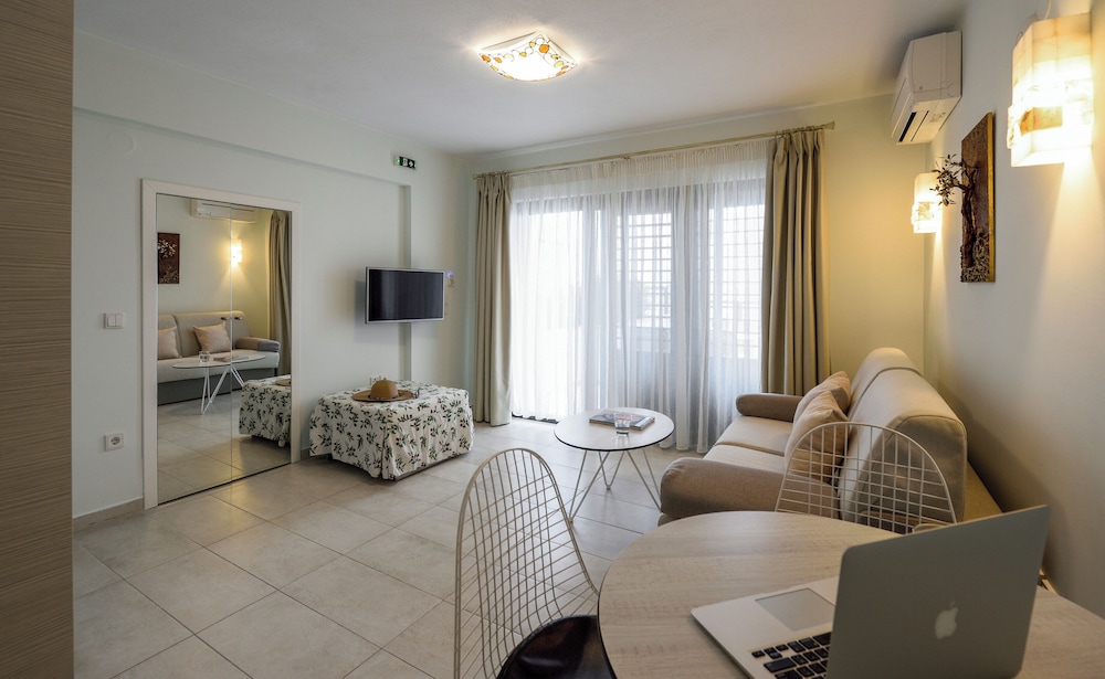 Elpiniki Luxury Apartments 43/66