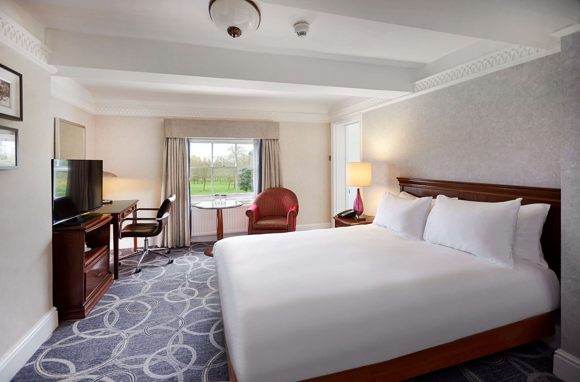 Manor, Guest Room, House, Queen Bed