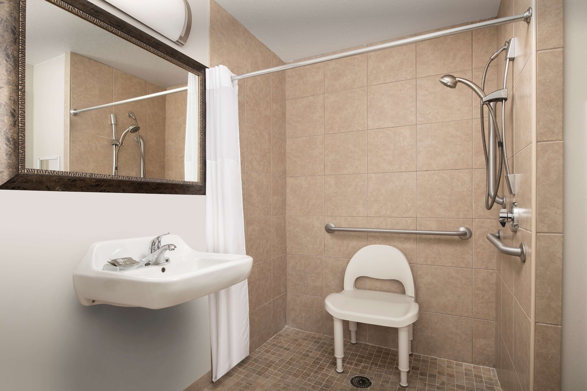 جناح بسرير كينج بغرفة نوم واحدة لذوي الإعاقة، Country Inn & Suites By Radisson Gainesville FL 4/5