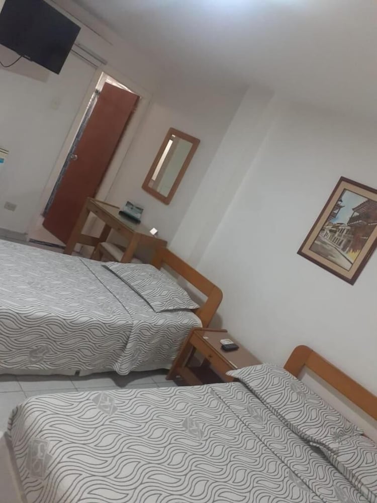 Veleros Hotel 12/57