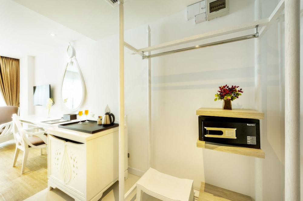 Anajak Bangkok Hotel 8/70