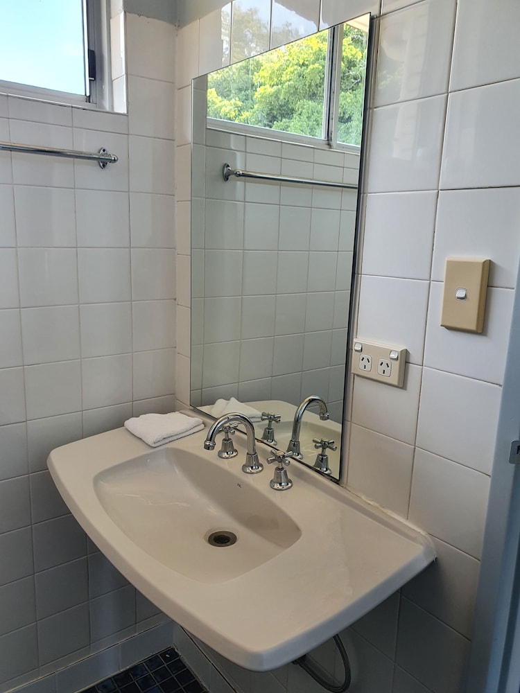 Kooyong Hotel 23/25