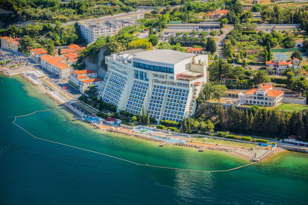 Grand Hotel Bernardin 45/50