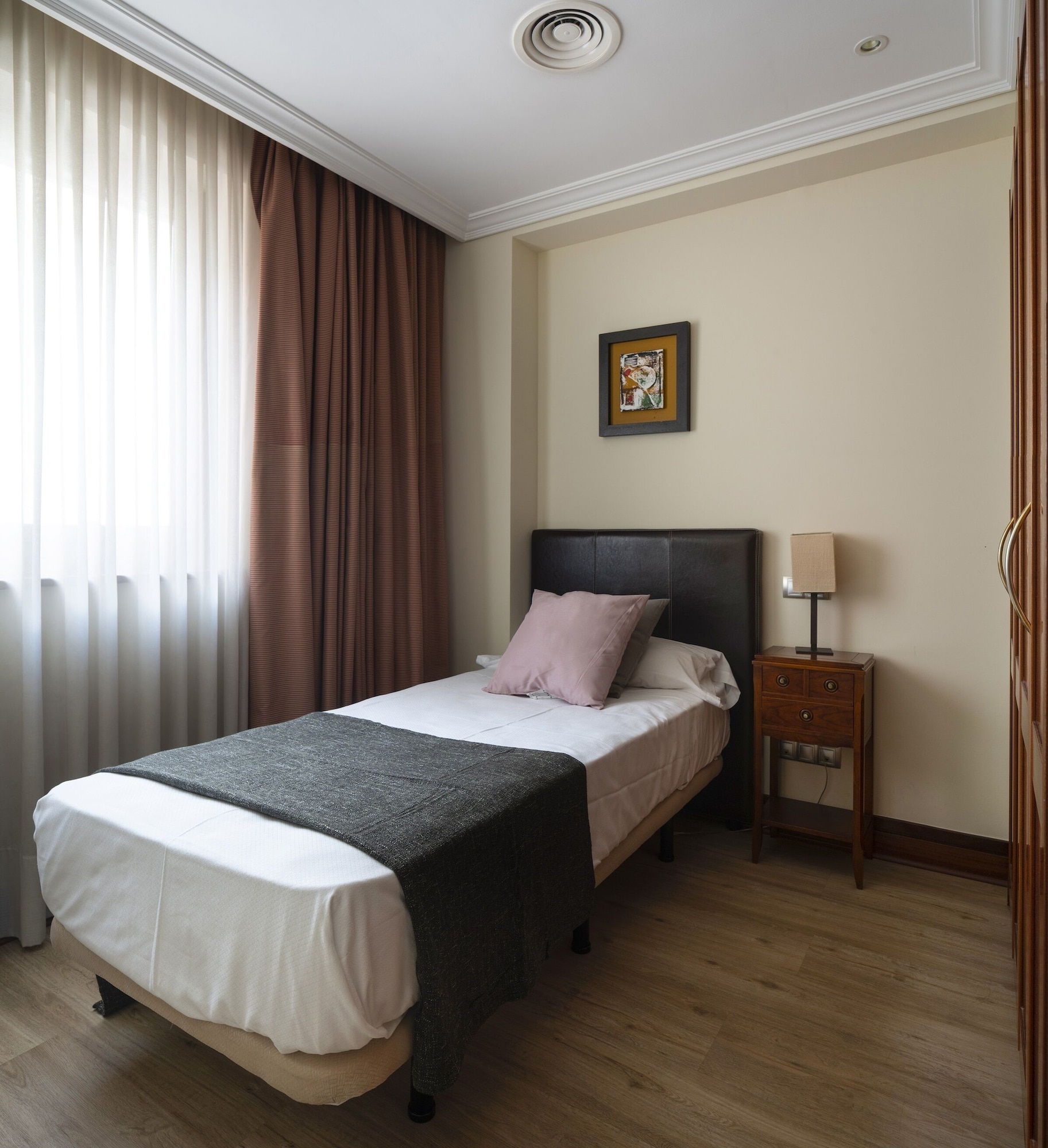 2 BEDROOMS, APARTMENT