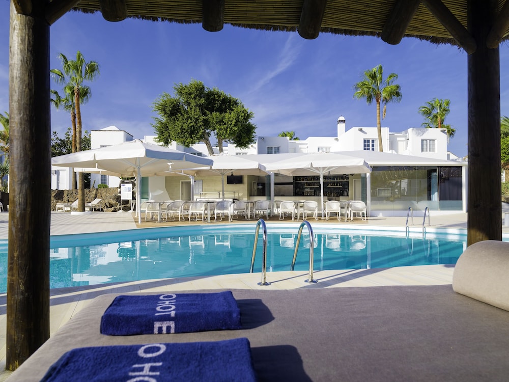 H10 White Suites - Adults Only 11/70