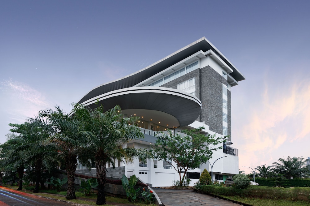 Sunday Hotel Antero Jababek in CIKARANG