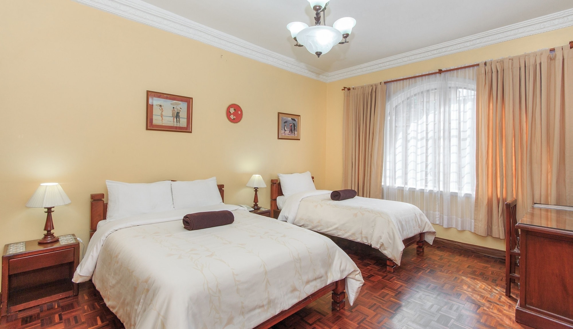 ROOM, QUADRUPLE