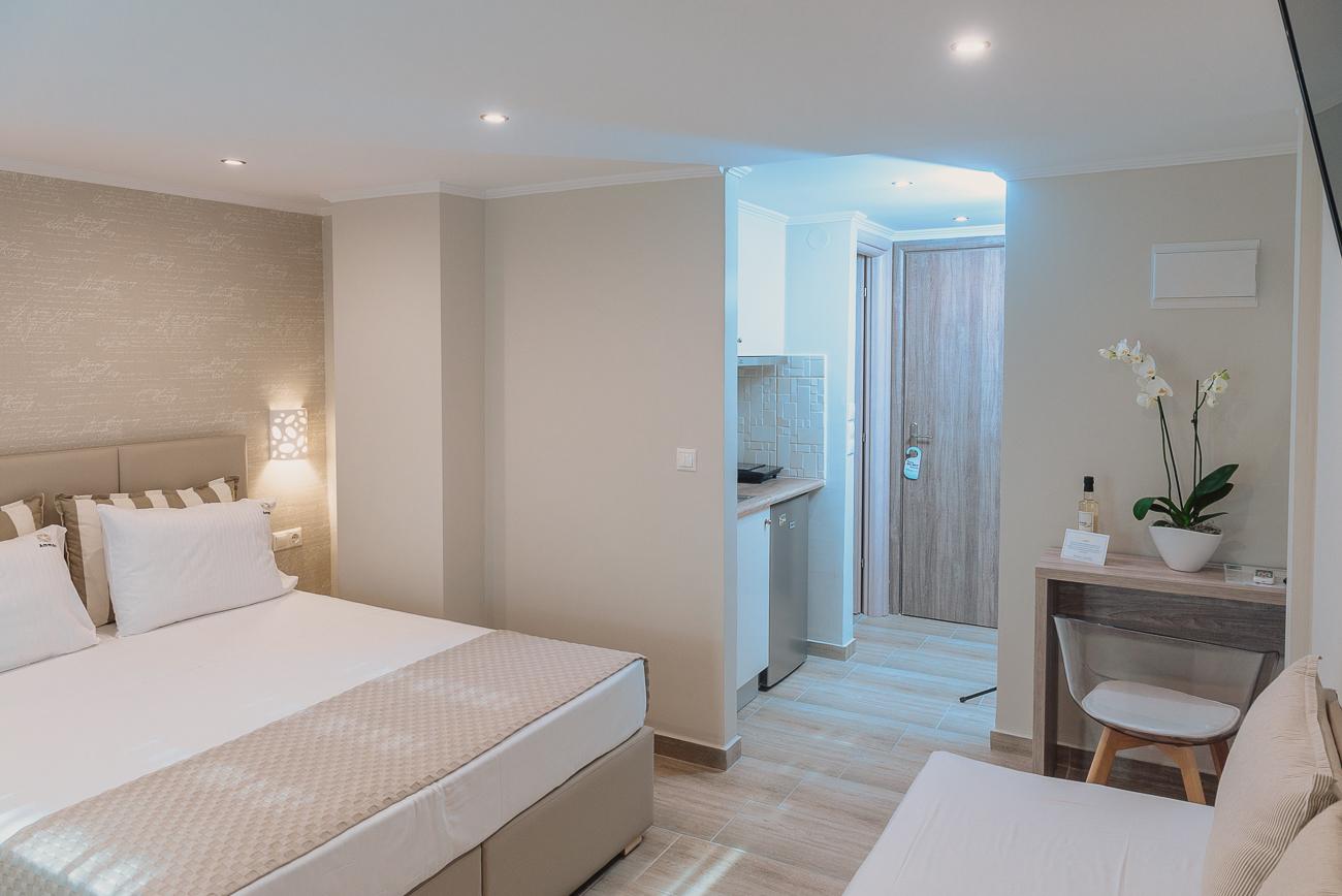غرفة ديلوكس عائلية بشرفة، Ammos Beach Seaside Luxury Suites 2/2
