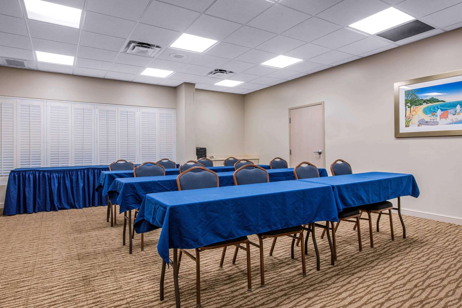 Comfort Suites Maingate East 12/18