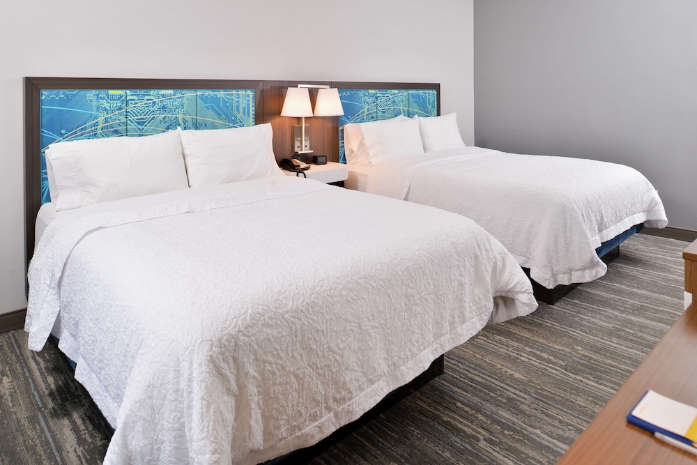 Hampton Inn & Suites St. Paul Oakdale/Woodbury 18/43