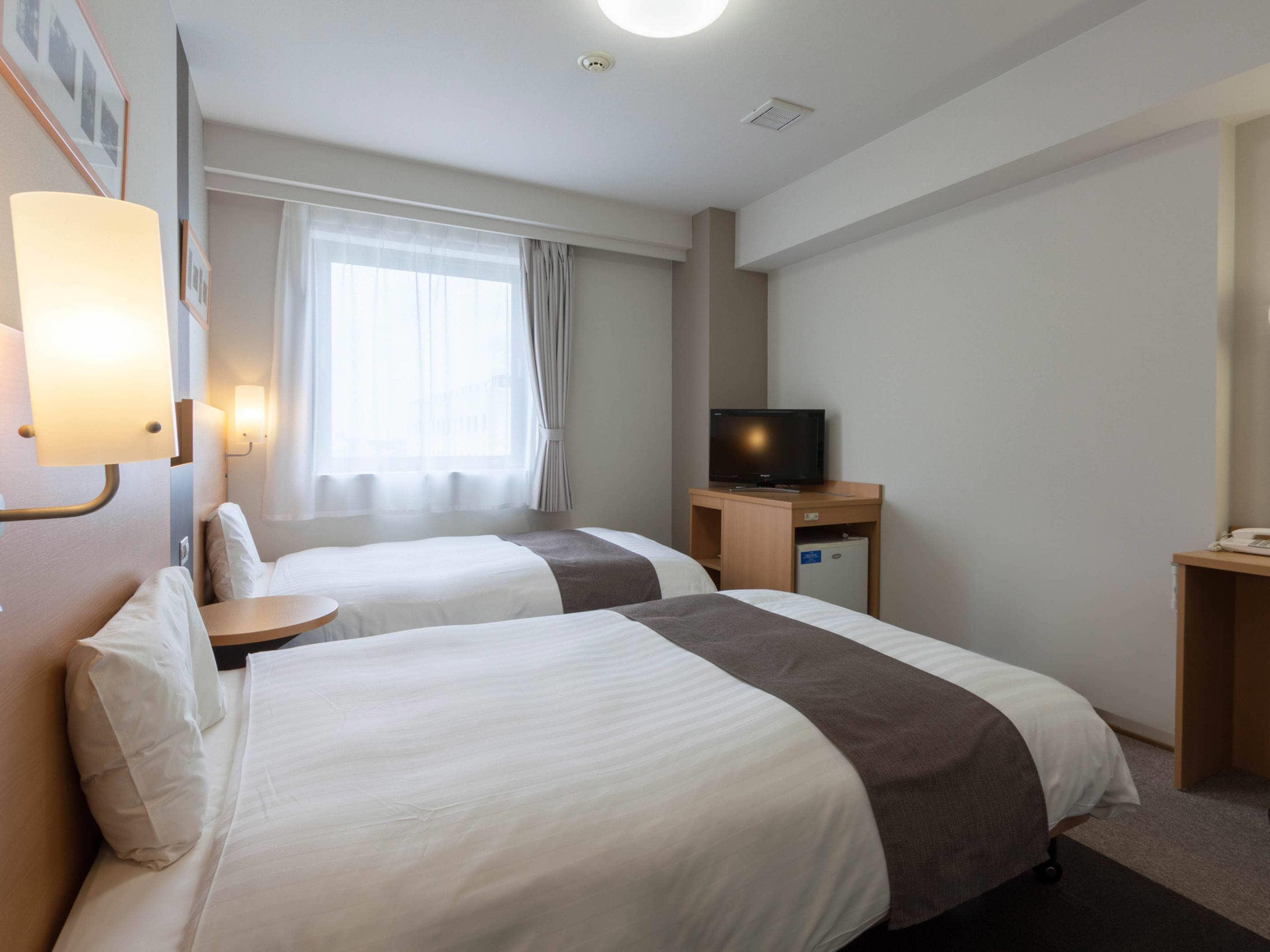 ROOM, TWIN BEDS