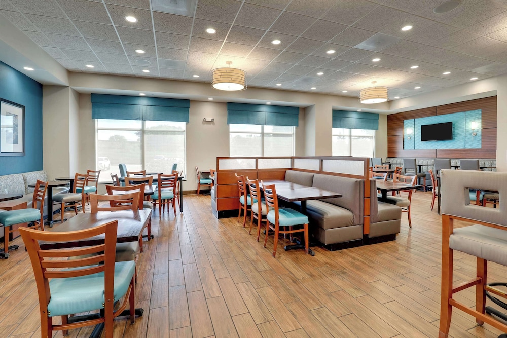Drury Inn And Suites Grand Rapids 63/77