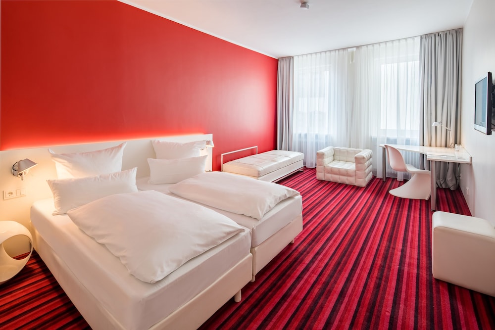 ROOM, DOUBLE BED
