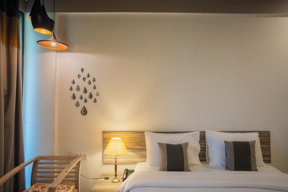 Ahuja Residency Parklane 11/50