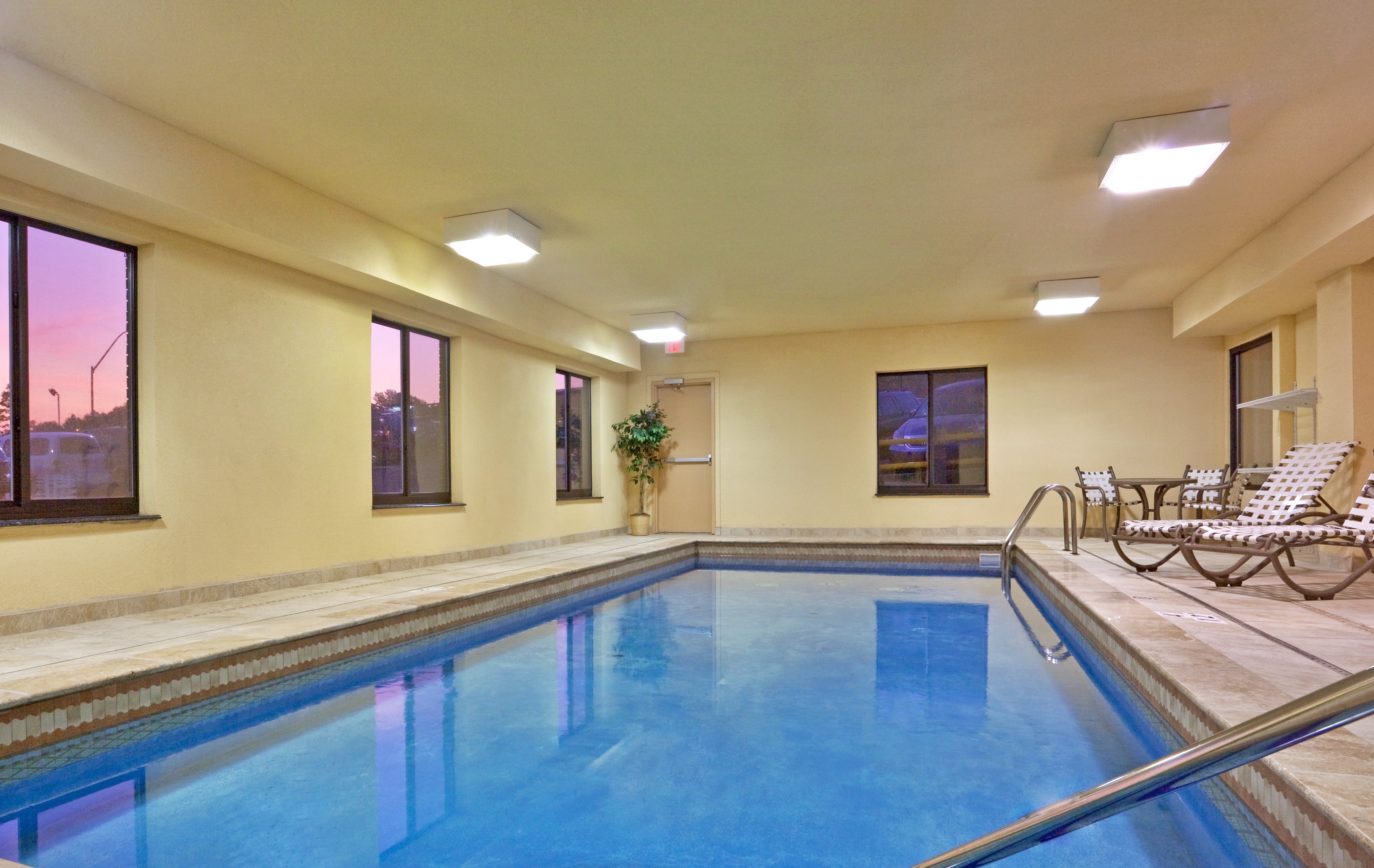 Holiday Inn Express & Suites North East (Erie I-90 Exit 41) 36/60