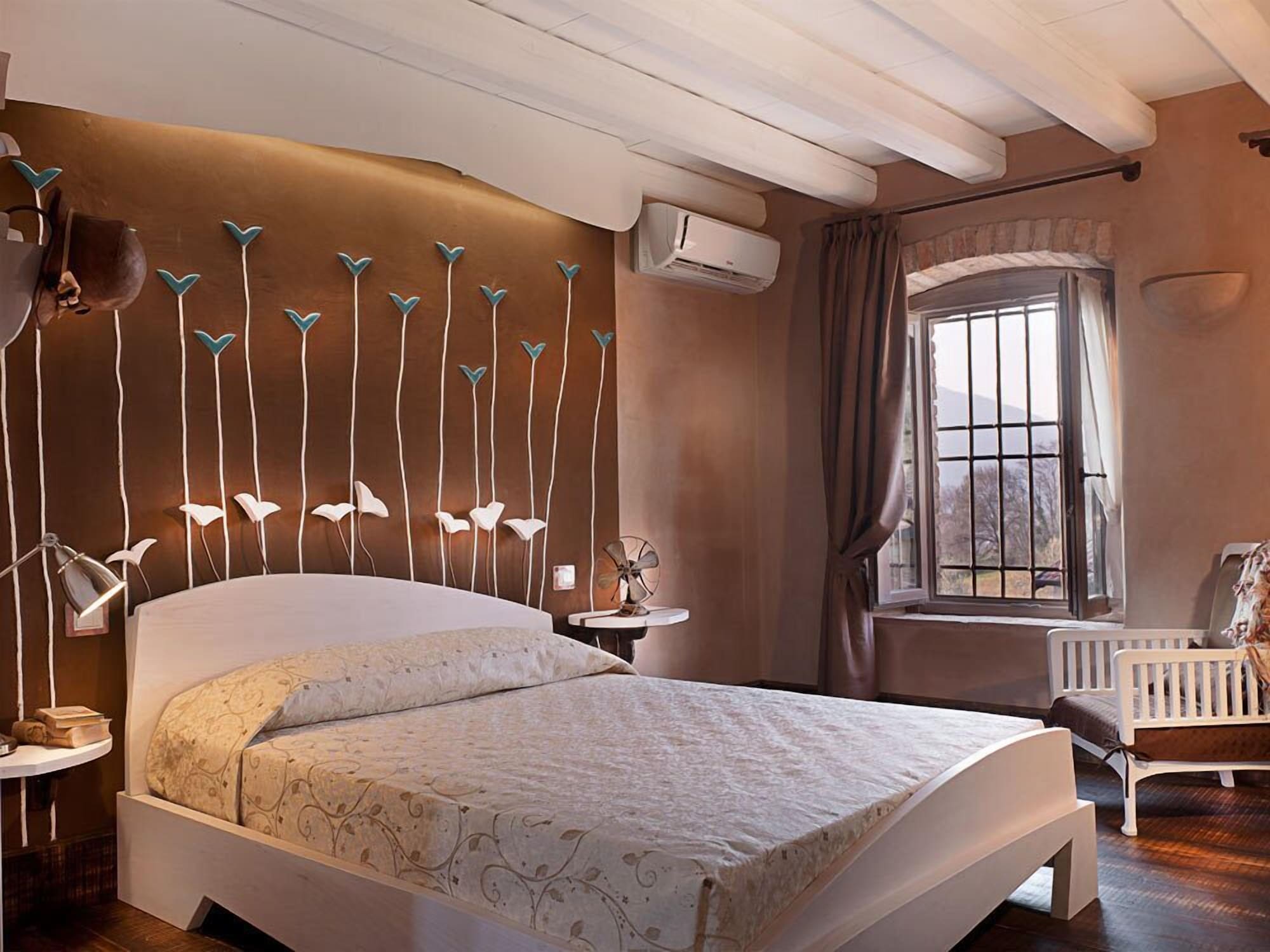 ROOM, QUADRUPLE