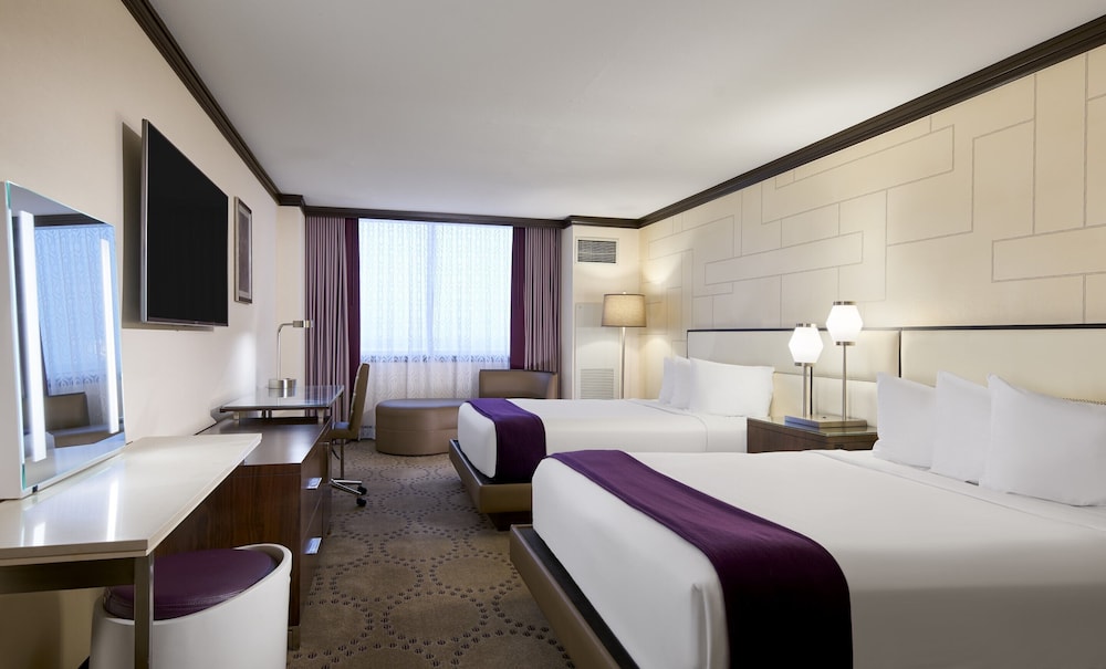 COASTAL, TOWER, LUXURY, 2 QUEEN BEDS