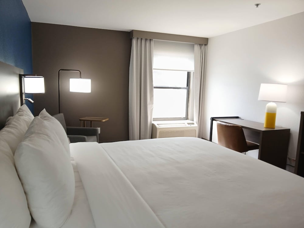 غرفة إليت بسرير كينج في الطابق الأرضي، Comfort Inn Marion NC 2/10