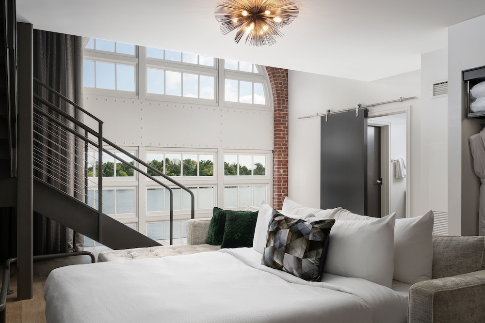 1 BEDROOM, LOFT
