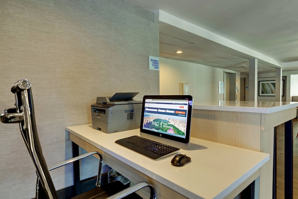 Holiday Inn Express Nashville W I40/Whitebridge Rd 43/47