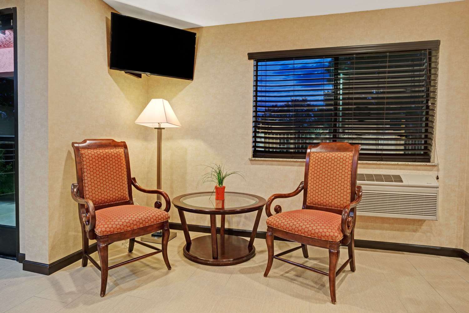 Days Inn by Wyndham Woodland 27/54