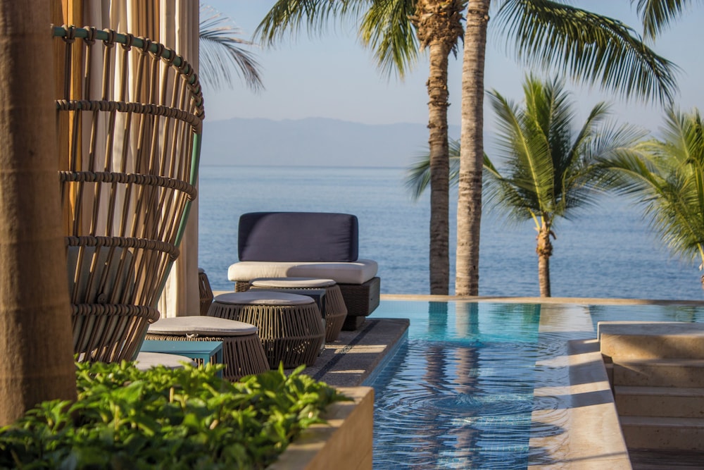 swimming pool spa