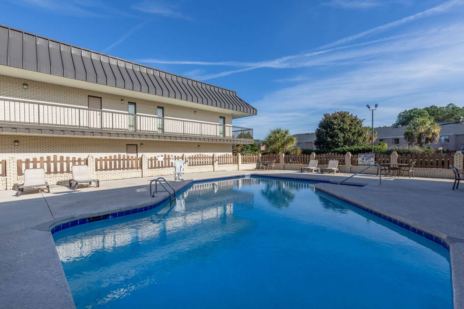 Days Inn by Wyndham Florence/I-95 North 29/42