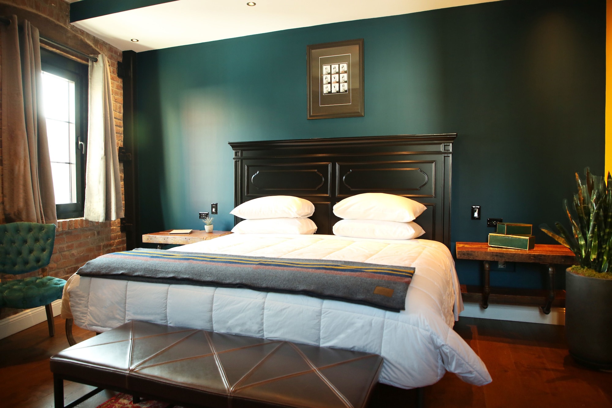 JUNIOR SUITE, KING BED