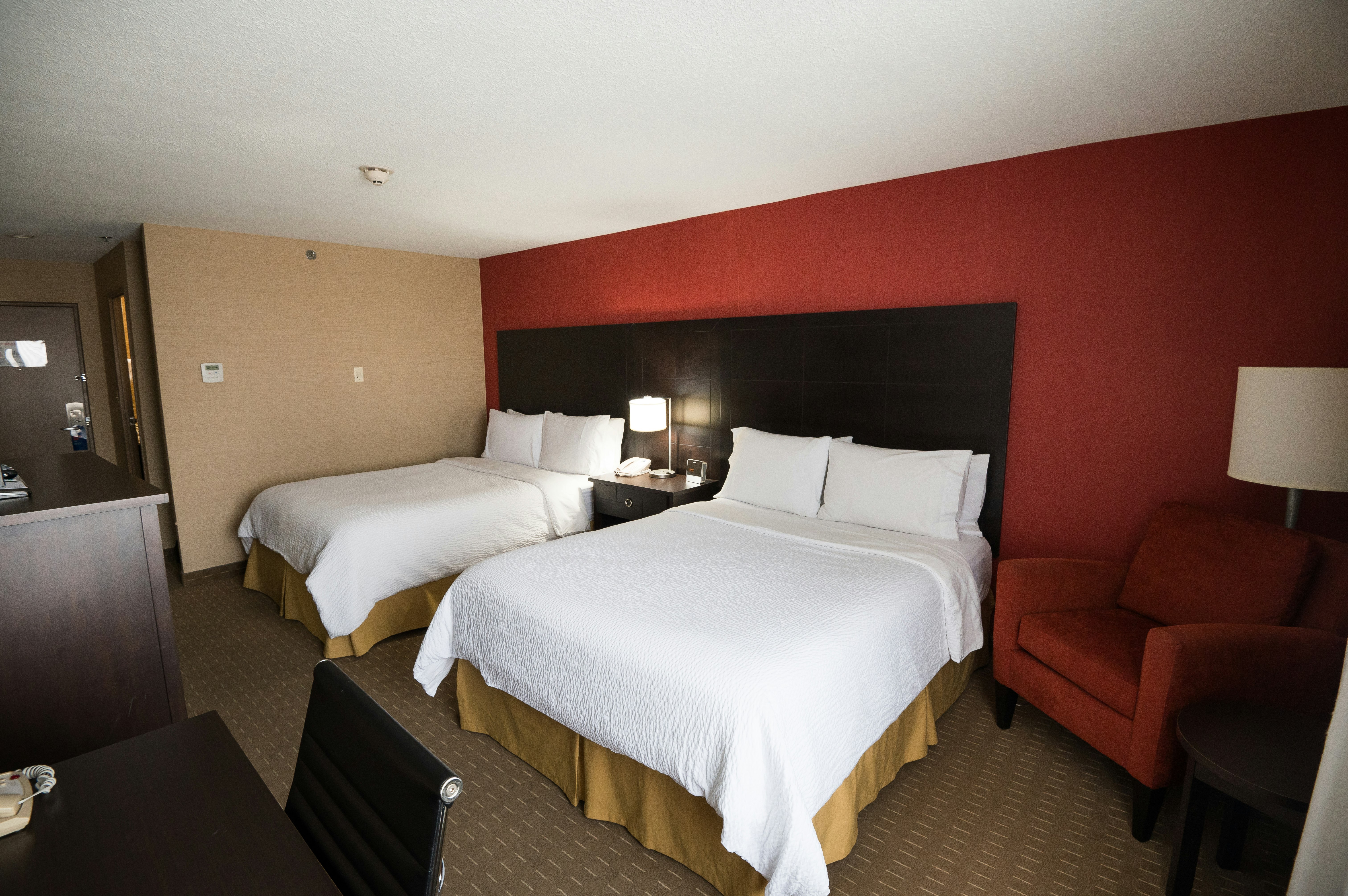 Holiday Inn Express Suites Chatham South 27/75